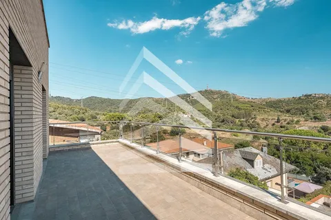 Haus 228 m² in Sant Just Desvern