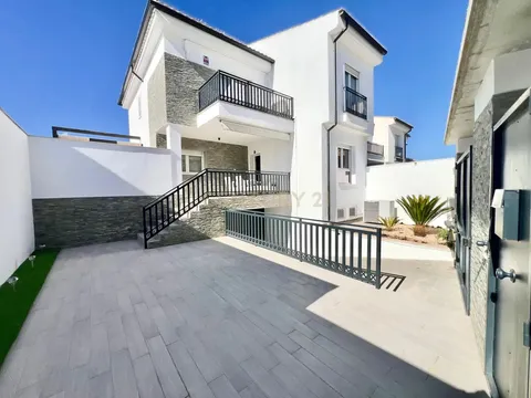 Haus 250 m² in Ogíjares