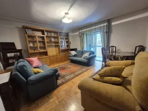 Room 100 m², Ávila