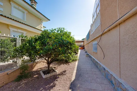 Casa de 355 m² a Torrevella