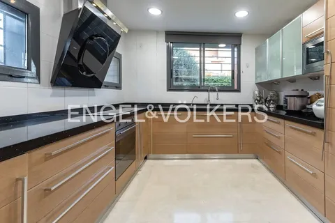 Casa de 305 m² a Tiana
