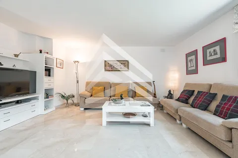 Haus 228 m² in Sant Just Desvern