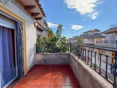 Casa de 100 m² a Oriola