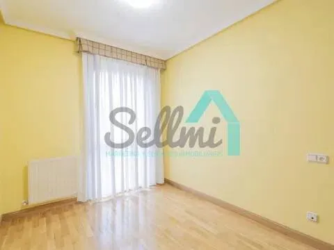 Pis de 83 m² a Oviedo