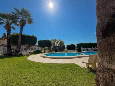 Casa de 100 m² a Oriola