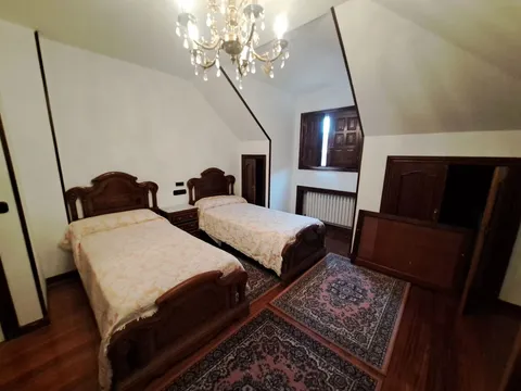 Casa de 494 m² a Teo