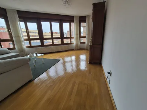Pis de 82 m² a Oviedo