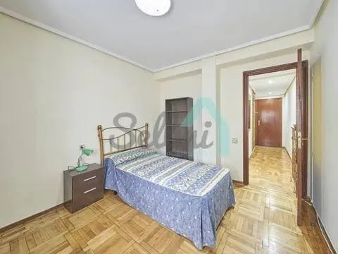 Pis de 82 m² a Oviedo