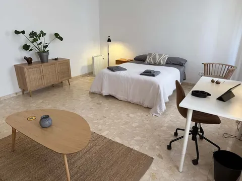 Habitació de lloguer, Maó