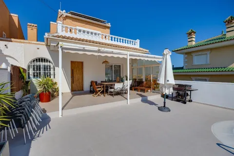 Casa de 355 m² a Torrevella