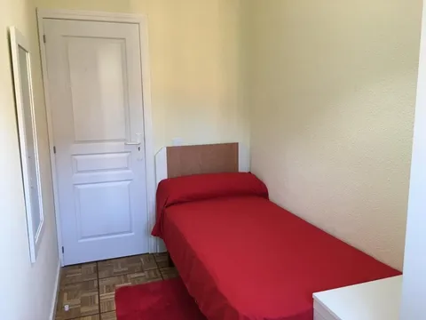 Кімната в оренду, Madrid