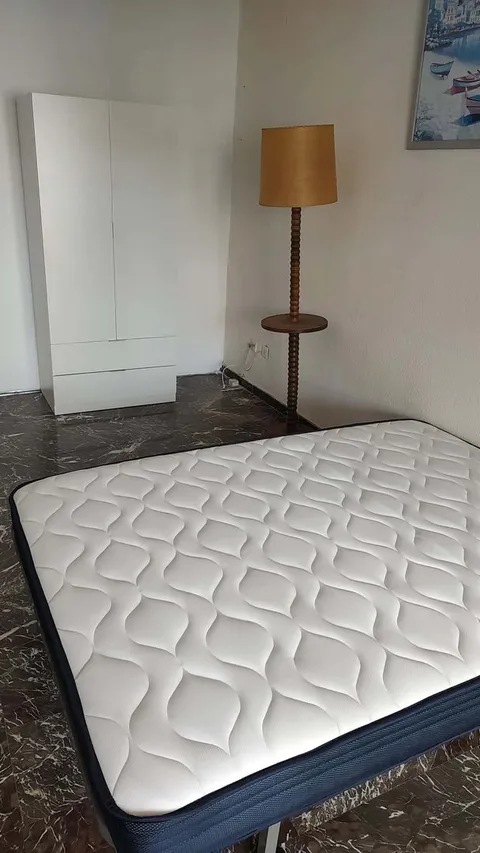 Chambre à louer, Grenade