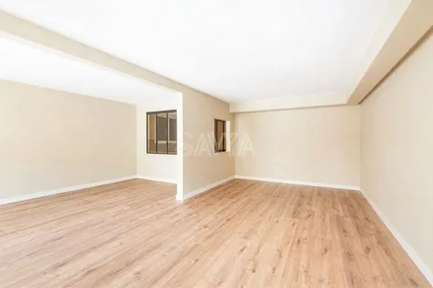 Flat 180 m² in Barcelona (3/39)
