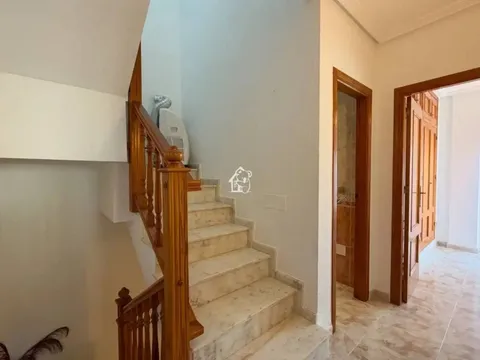 Casa de 100 m² a Oriola