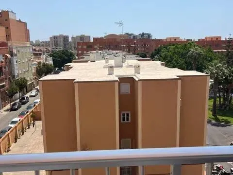 Pis de 100 m² a Almeria