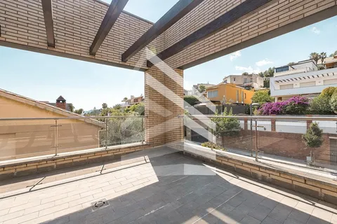 Haus 228 m² in Sant Just Desvern