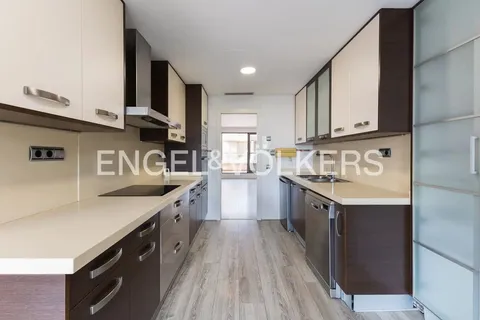 Wohnung 152 m² in Valencia