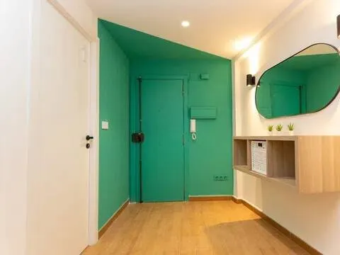 Room 105 m², València