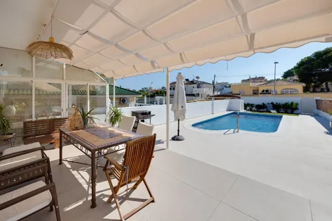 Casa de 355 m² a Torrevella