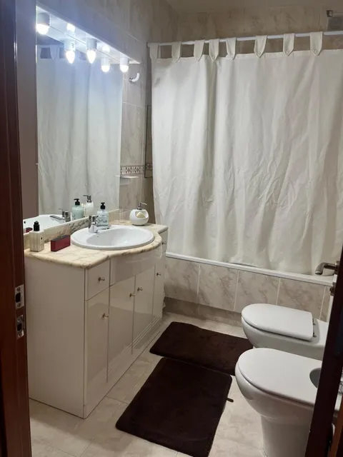 Habitació de lloguer, Sant Esteve Sesrovires (2/4)