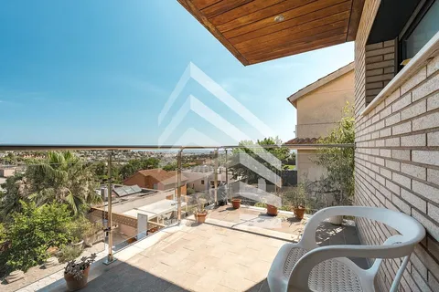 Haus 228 m² in Sant Just Desvern