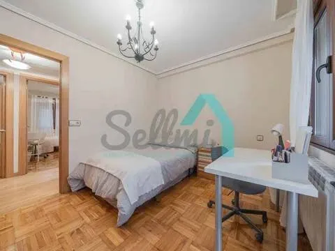 Pis de 84 m² a Oviedo