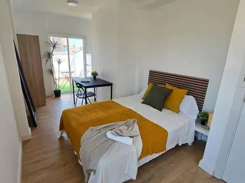 Stanza 100 m², Parla
