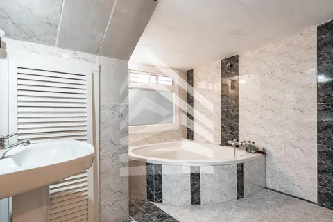 Haus 228 m² in Sant Just Desvern