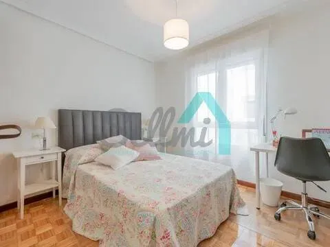 Pis de 95 m² a Oviedo