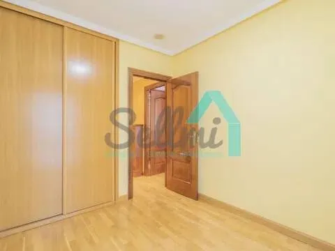 Pis de 83 m² a Oviedo