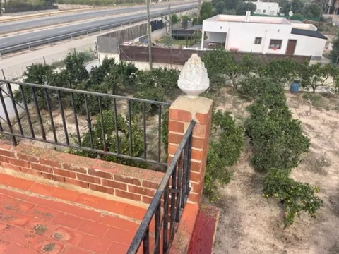 Pis de 4000 m² a Dolores