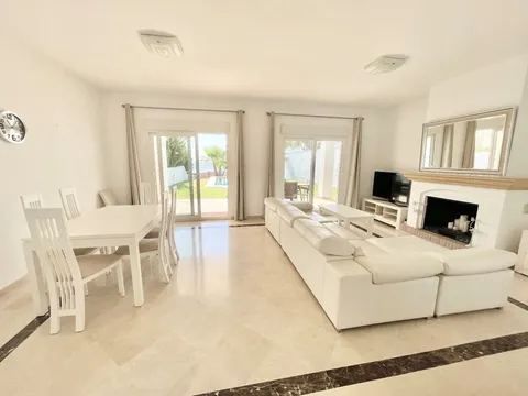 House 379 m² in Mijas