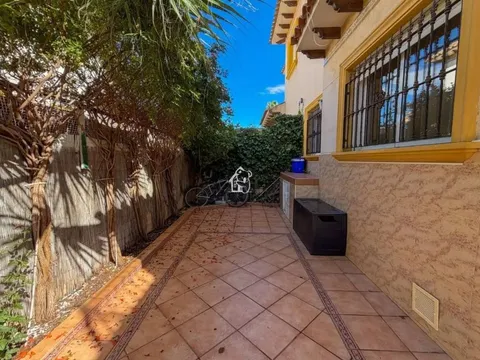 Casa de 100 m² a Oriola