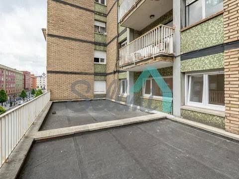 Piso de 101 m² en Oviedo