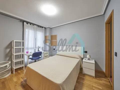 Piso de 132 m² en Oviedo