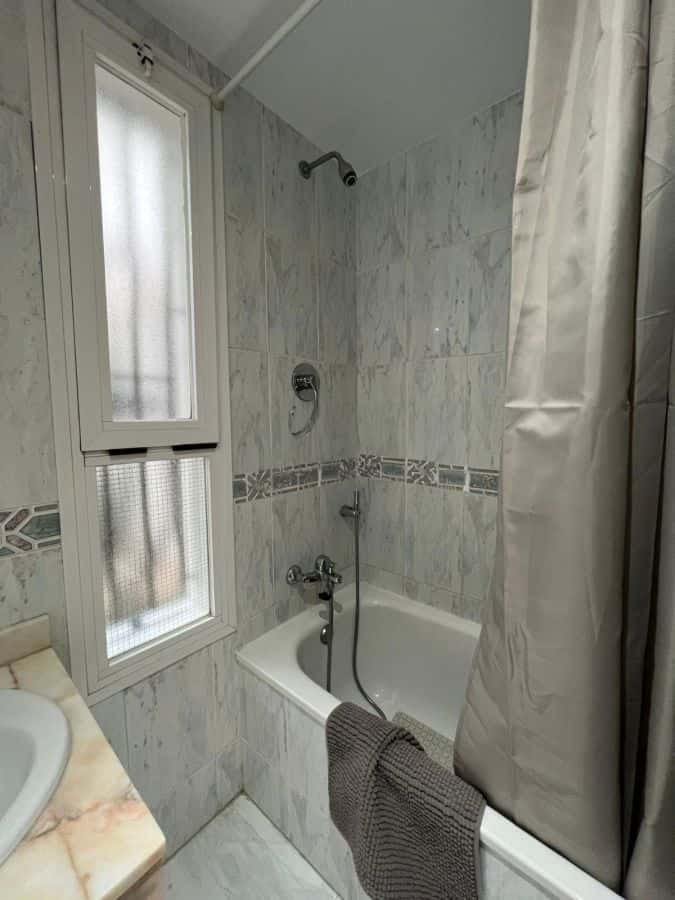 Chambre à louer, Valence