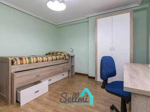 Piso de 65 m² en Oviedo