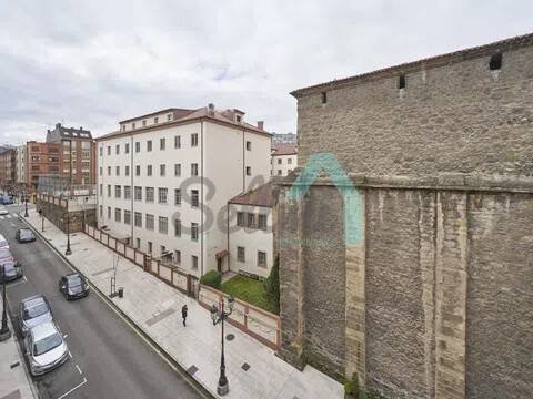 Piso de 86 m² en Oviedo