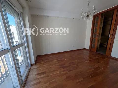 Piso de 142 m² en Almería