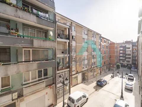 Piso de 51 m² en Oviedo