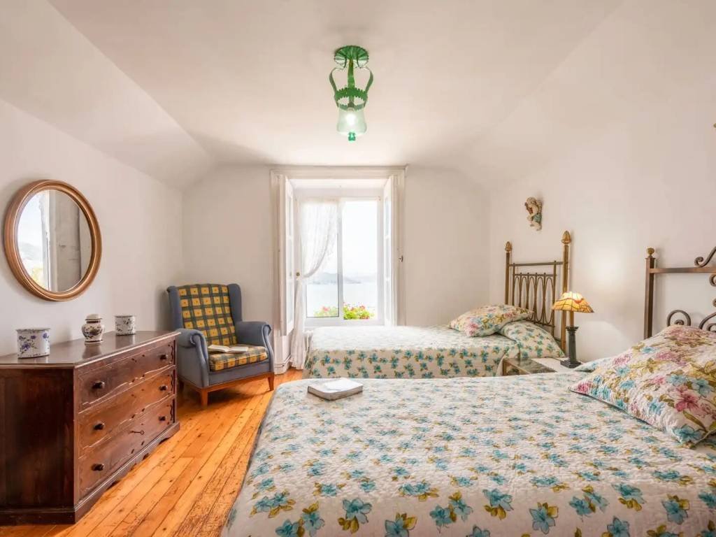 Casa de 400 m² en Redondela
