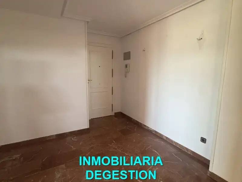 Piso de 190 m² en Linares