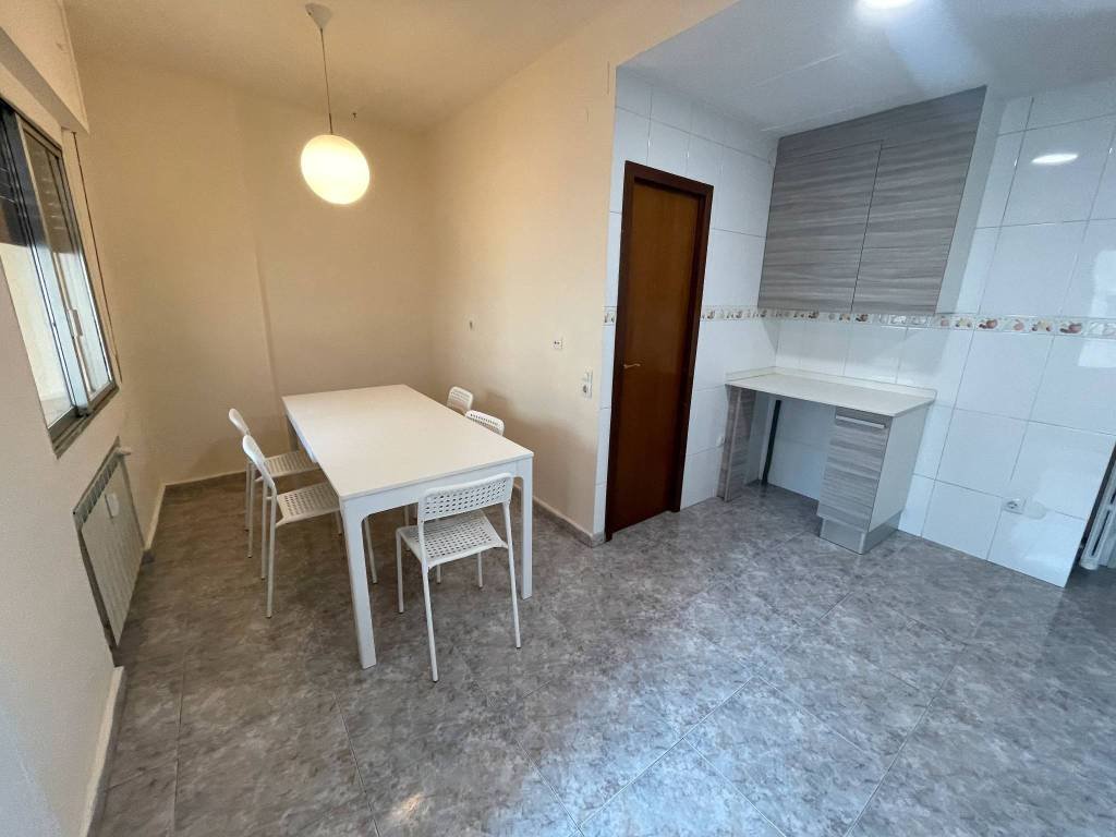 Habitación 140 m², Lérida