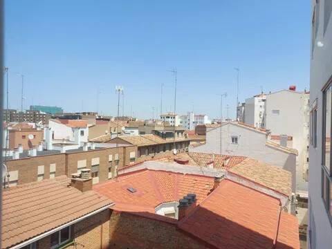 Piso de 95 m² en Zaragoza