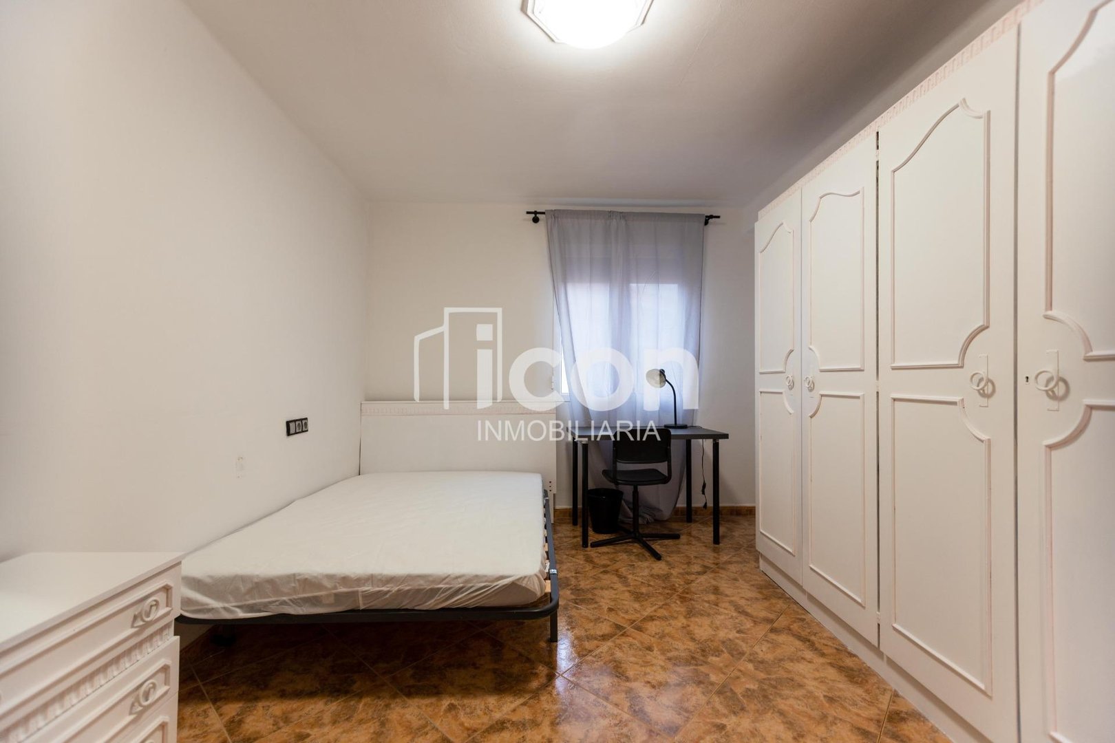 Room 97 m², València