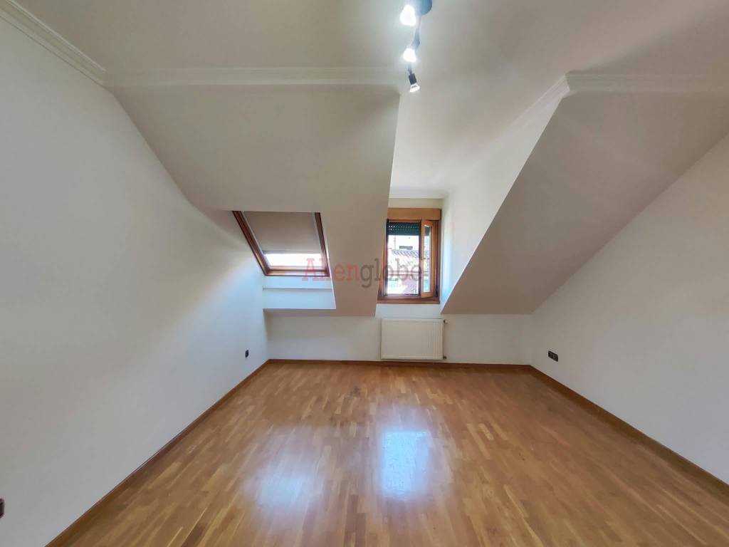 Pis de 58 m² a Oviedo