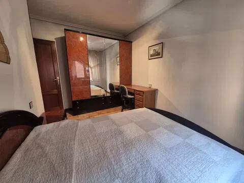 Room 100 m², Ávila