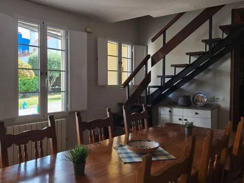 Casa de 280 m² en Oleiros