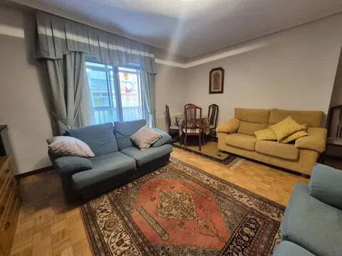 Room 100 m², Ávila
