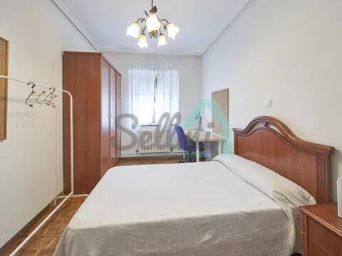 Piso de 80 m² en Oviedo